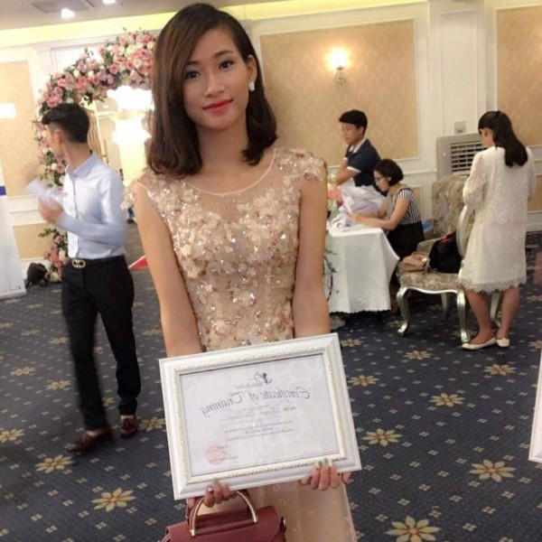 Khung bằng khen A4 màu Trắng viền Vàng rất đẹp và trang trọng